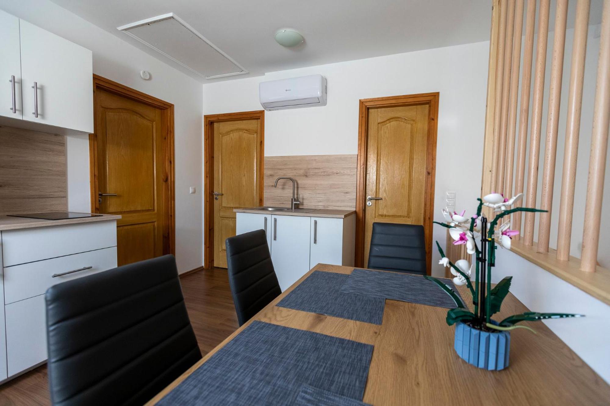 Park Apartman Sarrod Extérieur photo