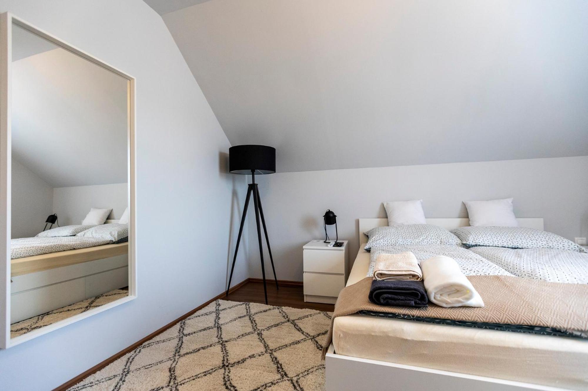 Park Apartman Sarrod Extérieur photo
