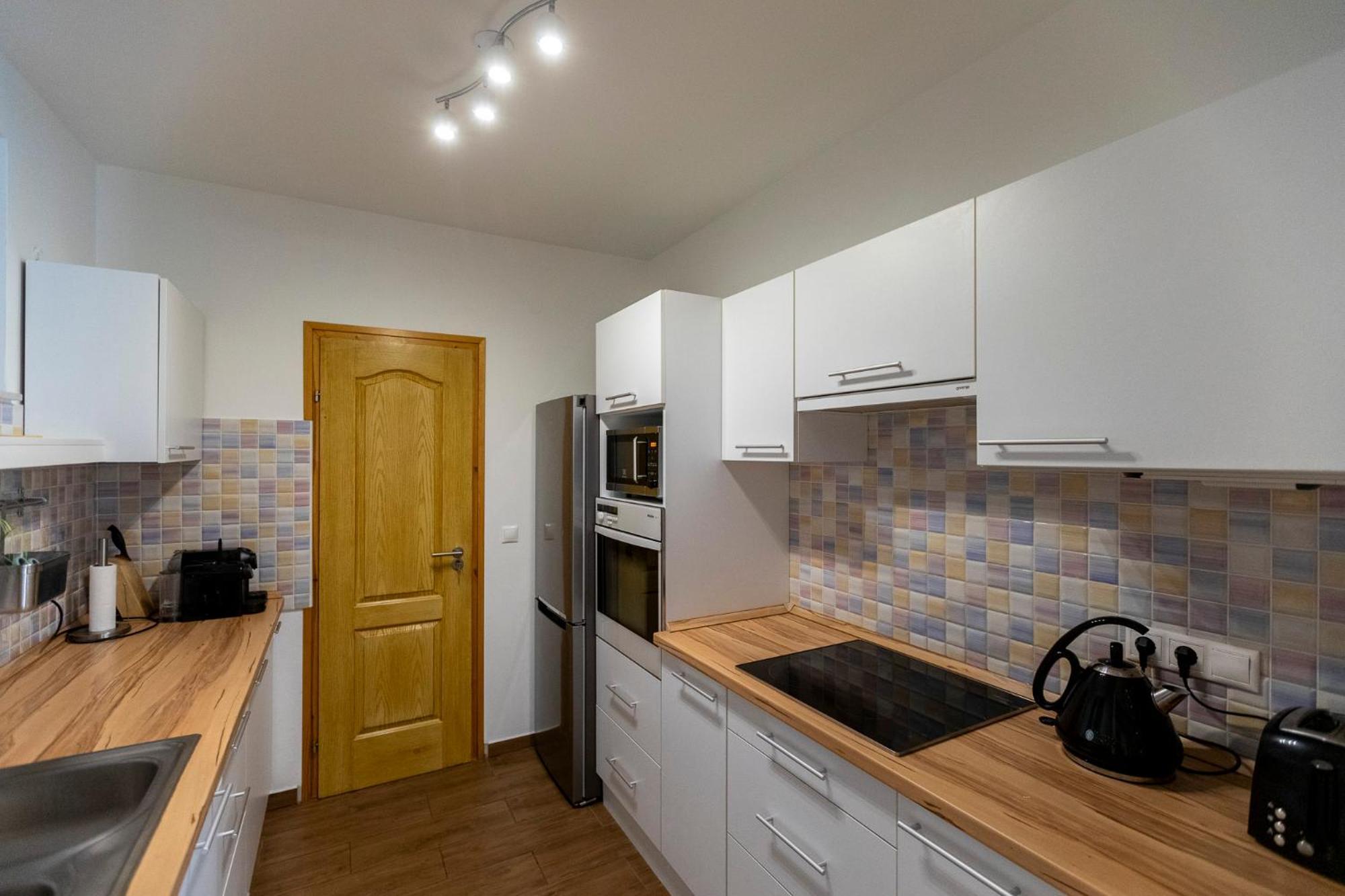 Park Apartman Sarrod Extérieur photo