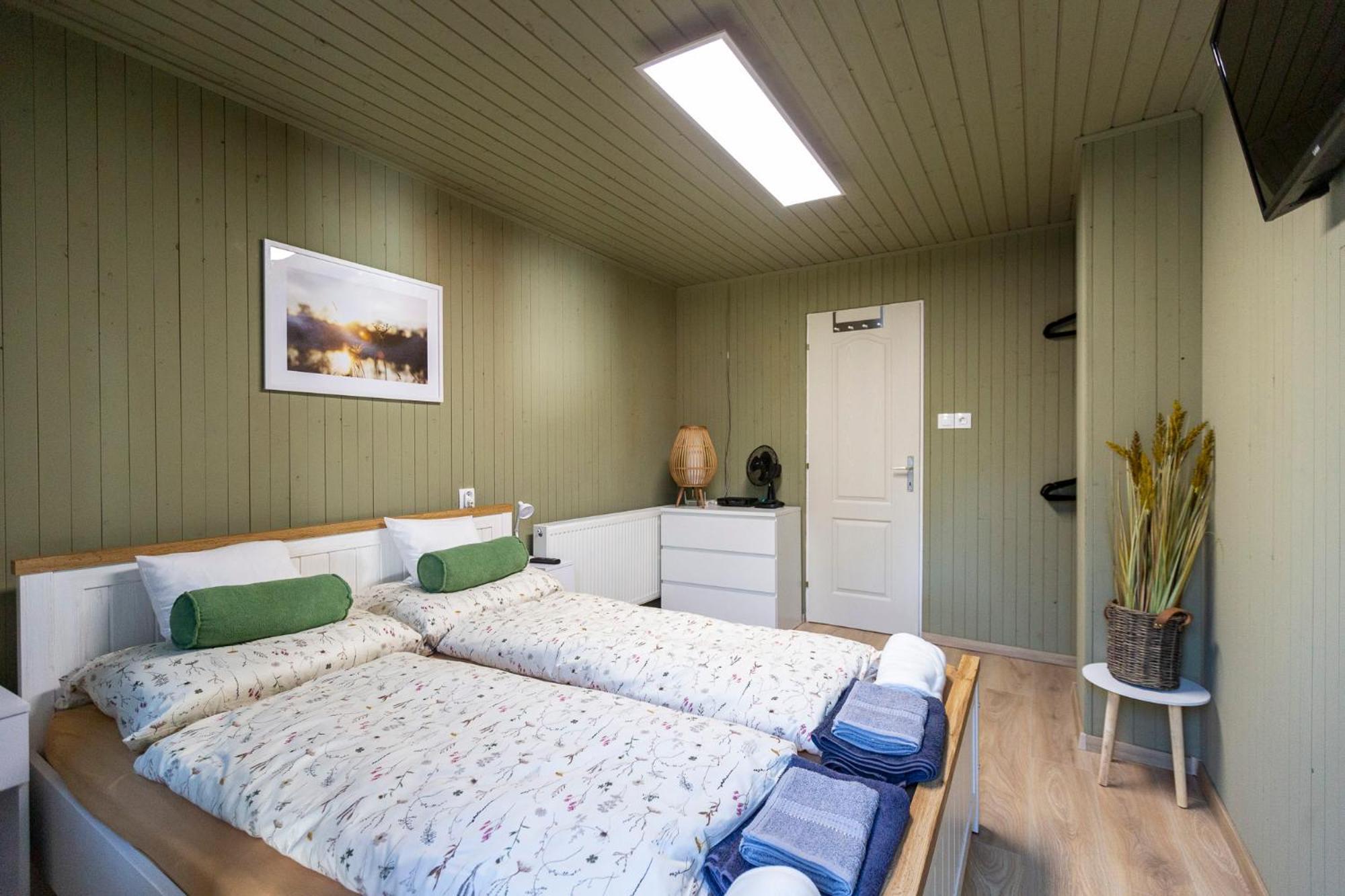 Park Apartman Sarrod Extérieur photo