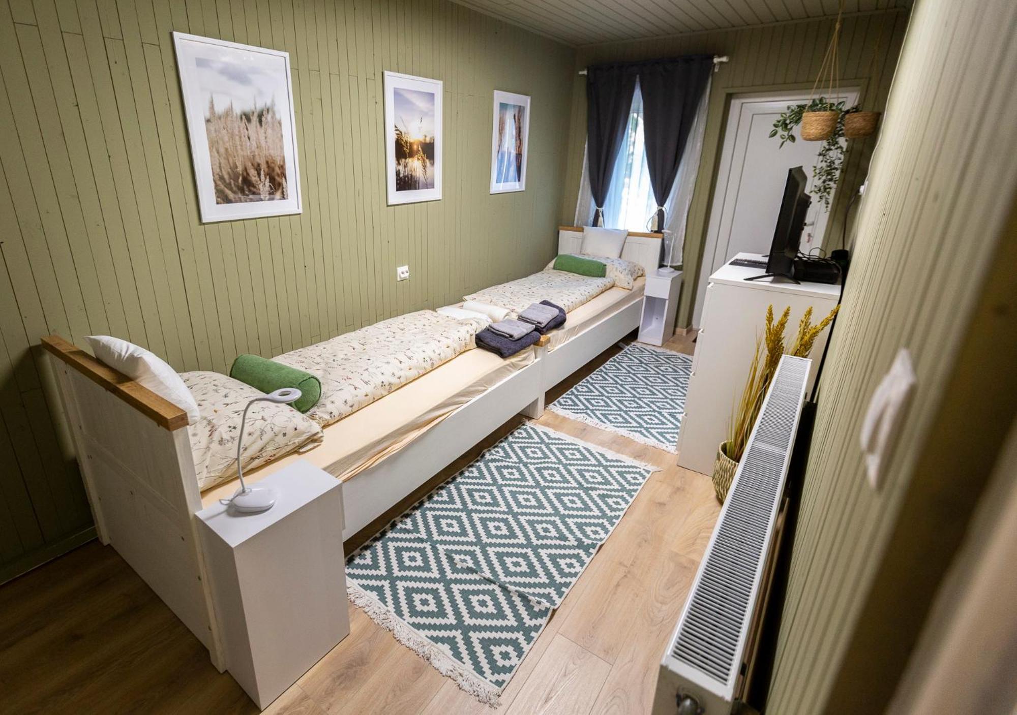 Park Apartman Sarrod Extérieur photo