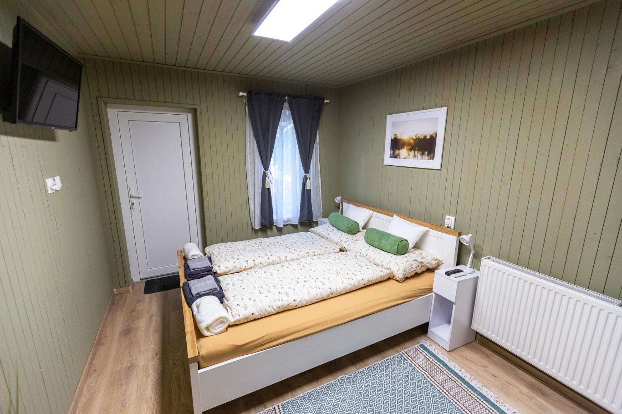 Park Apartman Sarrod Extérieur photo
